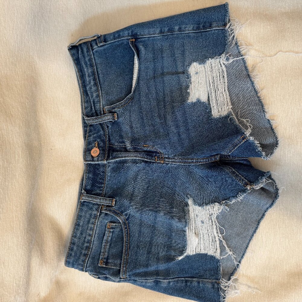 Hollister - distressed shorts - size 11/30
